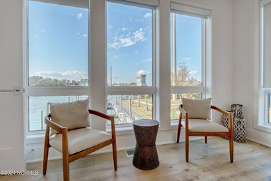 Experience modern waterfront luxury with some of the most - photo 36