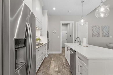 Welcome to Hurricane Lakes. A wonderful community here in Benton - photo 12