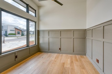Luxury new construction in Applehead West loaded with custom - photo 4