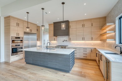 Luxury new construction in Applehead West loaded with custom - photo 9
