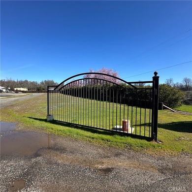 This property features a charming 3-bedroom, 2-bath manufactured - photo 6