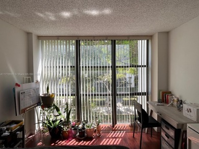 Discover this inviting 1-bedroom, 1.5-bathroom condo in the