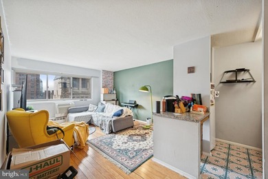 ALL UTILITIES INCLUDED in this beautiful one-bedroom, one-bath - photo 4