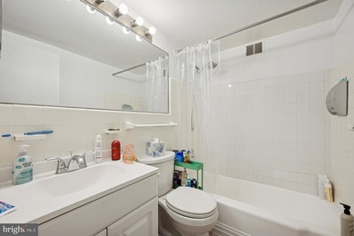 ALL UTILITIES INCLUDED in this beautiful one-bedroom, one-bath - photo 8