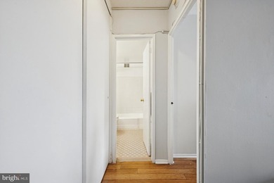 ALL UTILITIES INCLUDED in this beautiful one-bedroom, one-bath - photo 9