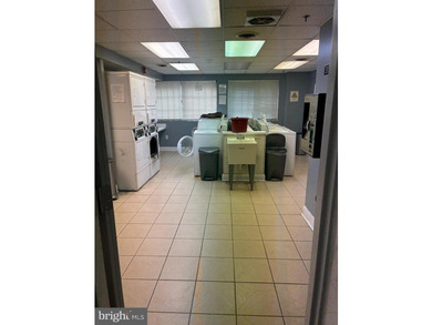 ALL UTILITIES INCLUDED in this beautiful one-bedroom, one-bath - photo 10