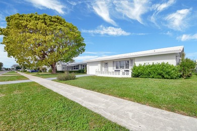 Welcome to this charming single-story home in Palm Beach - photo 31