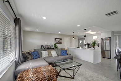 Welcome to this charming single-story home in Palm Beach - photo 38