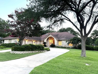 Welcome to your own private oasis, where luxury meets - photo 1