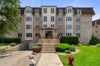 (private lake, pond, creek) Condo Active Under Contract in Lansing Illinois