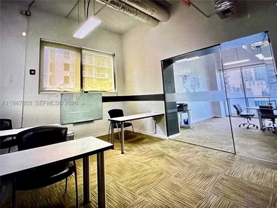 Open and bright spacious Loft in Brickell area. 1 Bedroom and - photo 11