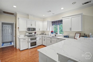 Wonderfully maintained 4-bedroom, 4.5 bath home on quiet - photo 17