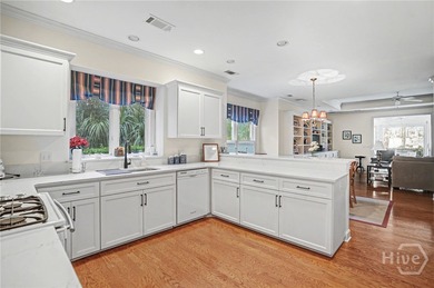 Wonderfully maintained 4-bedroom, 4.5 bath home on quiet - photo 18