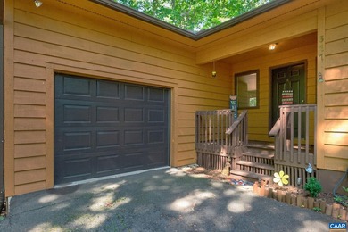 MOTIVATED SELLERS! Move-in ready and filled with natural light - photo 2