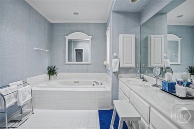 Wonderfully maintained 4-bedroom, 4.5 bath home on quiet - photo 25