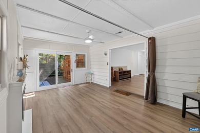 MOTIVATED SELLERS! Move-in ready and filled with natural light - photo 7