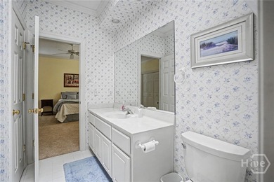 Wonderfully maintained 4-bedroom, 4.5 bath home on quiet - photo 27