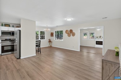 MOTIVATED SELLERS! Move-in ready and filled with natural light - photo 8