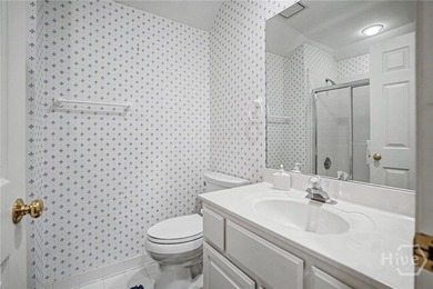Wonderfully maintained 4-bedroom, 4.5 bath home on quiet - photo 32