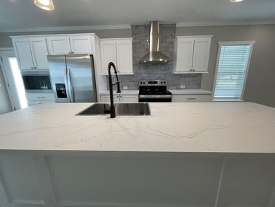 Welcome to Paradise Living in South Fort Myers! Discover comfort - photo 3