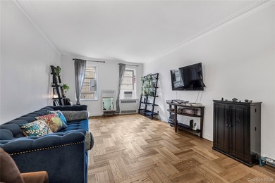 Step into this well designed 1 bed, 1 bath home with hardwood - photo 4