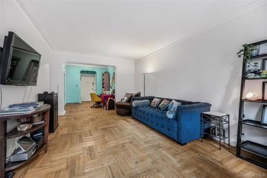 Step into this well designed 1 bed, 1 bath home with hardwood - photo 5