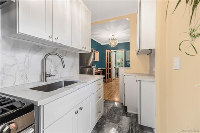 Step into this well designed 1 bed, 1 bath home with hardwood - photo 9