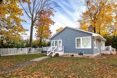 Lake Charlevoix Home For Sale in Charlevoix Michigan