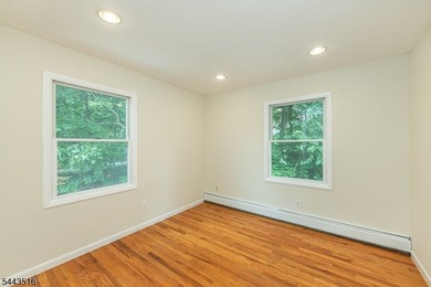 Move in ready opportunity! Refreshed and newly painted 4-bedroom - photo 11