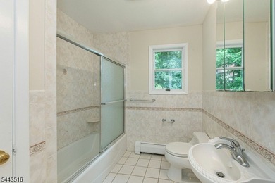 Move in ready opportunity! Refreshed and newly painted 4-bedroom - photo 13