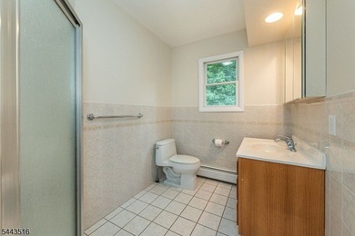 Move in ready opportunity! Refreshed and newly painted 4-bedroom - photo 14