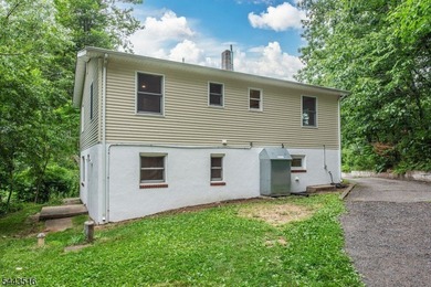 Move in ready opportunity! Refreshed and newly painted 4-bedroom - photo 16