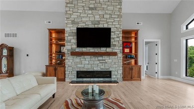 Where LAKE LIVING meets LASTING LUXURY. Sweeping panoramic views - photo 17