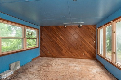 Move in ready opportunity! Refreshed and newly painted 4-bedroom - photo 19