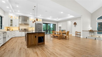 Where LAKE LIVING meets LASTING LUXURY. Sweeping panoramic views - photo 23
