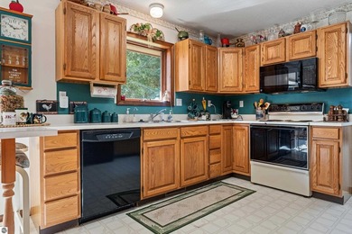 Secluded and wooded lot in Lakewood shores. Original owners have - photo 24