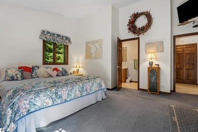 Secluded and wooded lot in Lakewood shores. Original owners have - photo 32