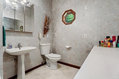 Secluded and wooded lot in Lakewood shores. Original owners have - photo 33