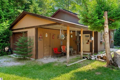 Secluded and wooded lot in Lakewood shores. Original owners have - photo 41