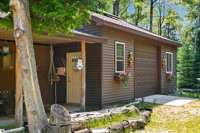 Secluded and wooded lot in Lakewood shores. Original owners have - photo 43