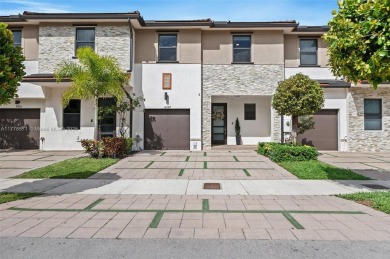 Lake Townhome/Townhouse For Sale in Miami Lakes, Florida