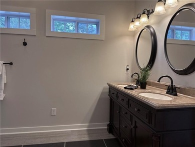Charming and beautifully renovated spacious home in Historic - photo 15
