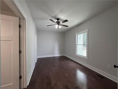 Charming and beautifully renovated spacious home in Historic - photo 21