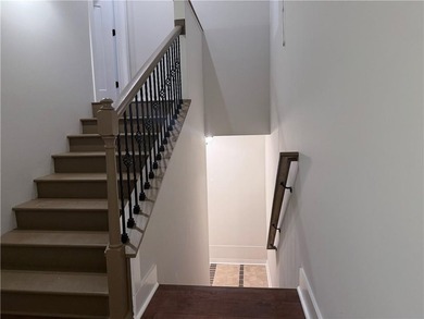 Charming and beautifully renovated spacious home in Historic - photo 30