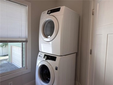 Charming and beautifully renovated spacious home in Historic - photo 33