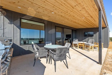 PRICE REDUCTION! 865.9 Acres High-Fenced Ranch with 8-Acre Lake - photo 7