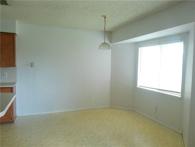 Charming 3-bedroom, 2-bath home located in the established - photo 3