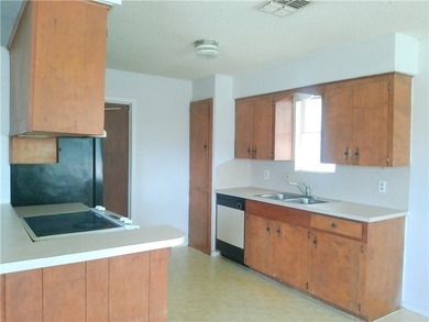 Charming 3-bedroom, 2-bath home located in the established - photo 4