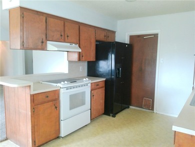 Charming 3-bedroom, 2-bath home located in the established - photo 5