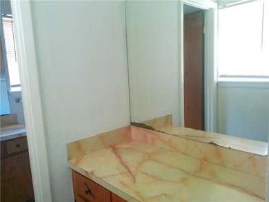 Charming 3-bedroom, 2-bath home located in the established - photo 7